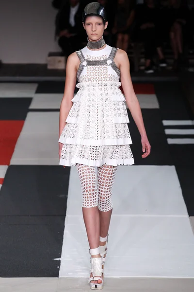 Look 14